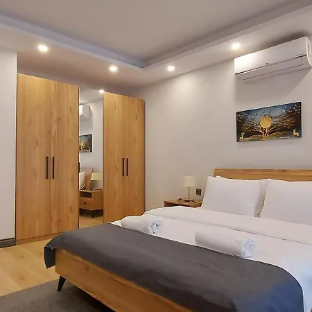 Professionally Maintained, Spacious New Residences Near Lara & Kundu Apartament *